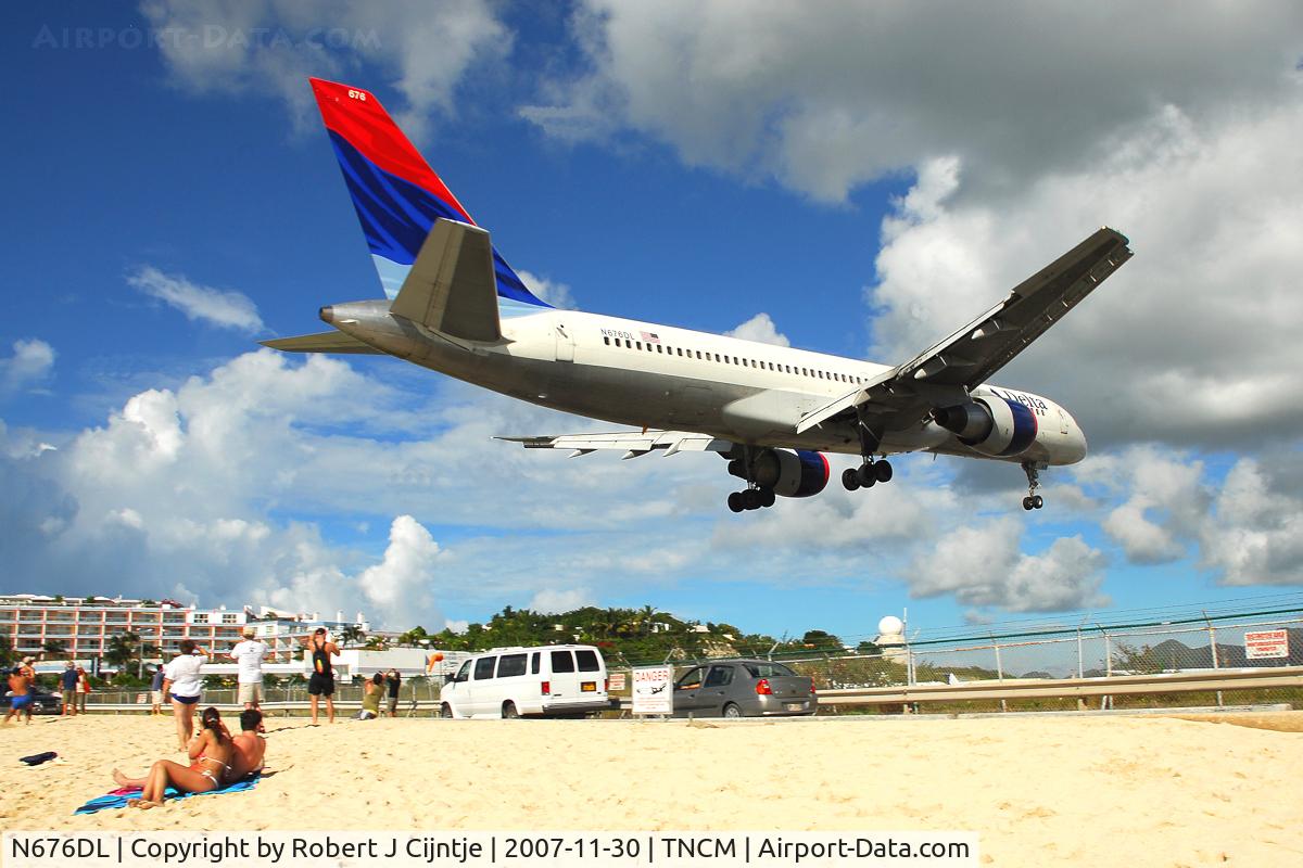 N676DL, 1992 Boeing 757-232 C/N 25981, Delta hopping the 'Fence'