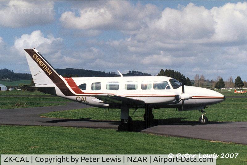ZK-CAL, Piper PA-31-350 Chieftain C/N 31-7405241, D W & M R Brown, Papatoetoe