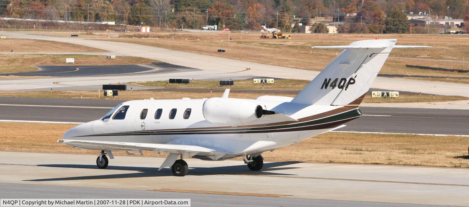 N4QP, 1998 Cessna 525 CitationJet CJ1 C/N 525-0272, Taxing to Signature Flight Services