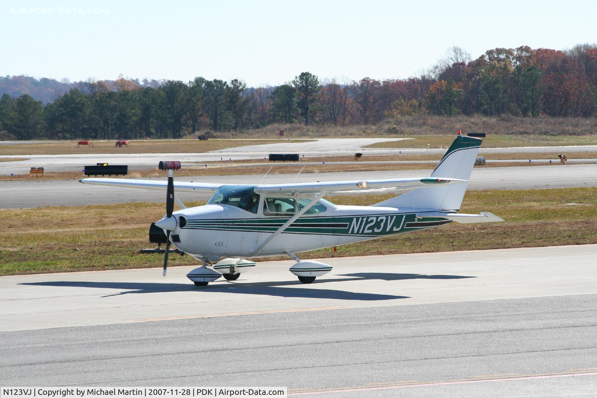 N123VJ, 1965 Cessna 182H Skylane C/N 18256102, Taxing back from flight