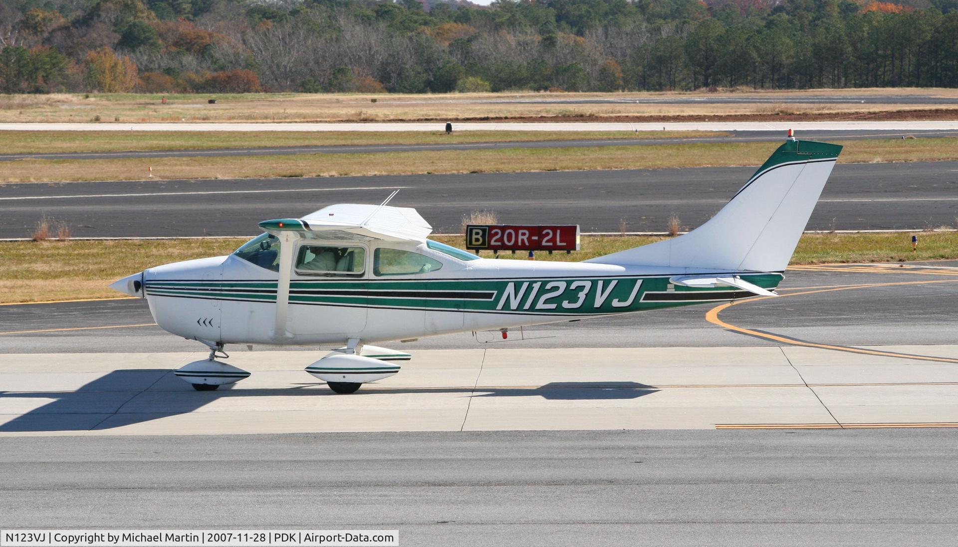 N123VJ, 1965 Cessna 182H Skylane C/N 18256102, Taxing back from flight