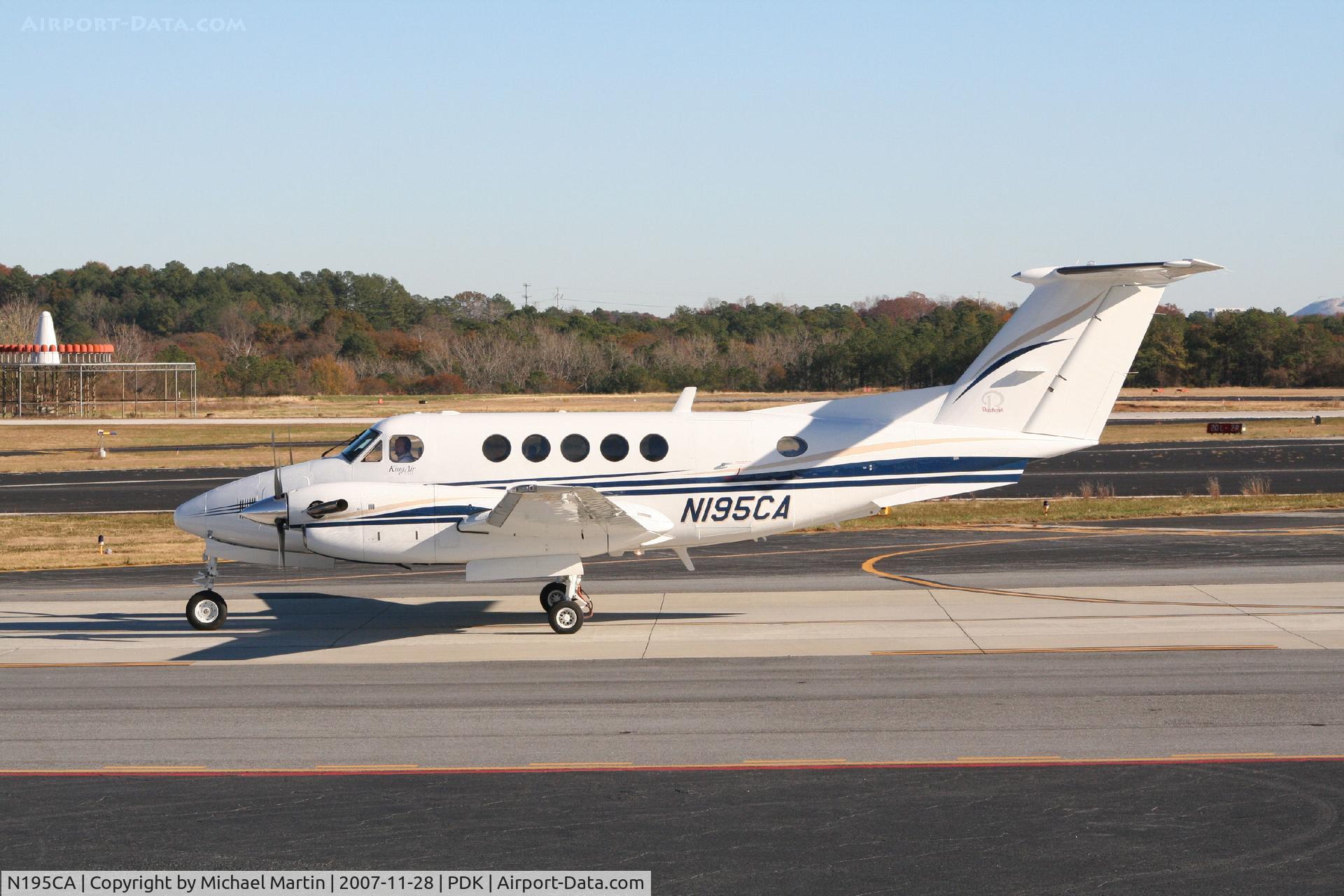 N195CA, 1994 Beech B200 King Air C/N BB-1488, Taxing to Epps Air Service