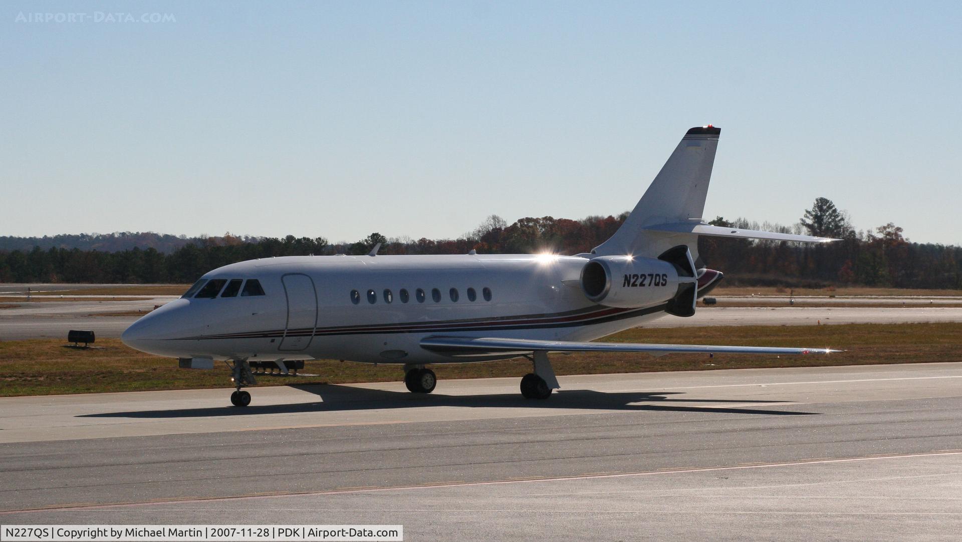 N227QS, 2000 Dassault Falcon 2000 C/N 127, Taxing to Signature Flight Services