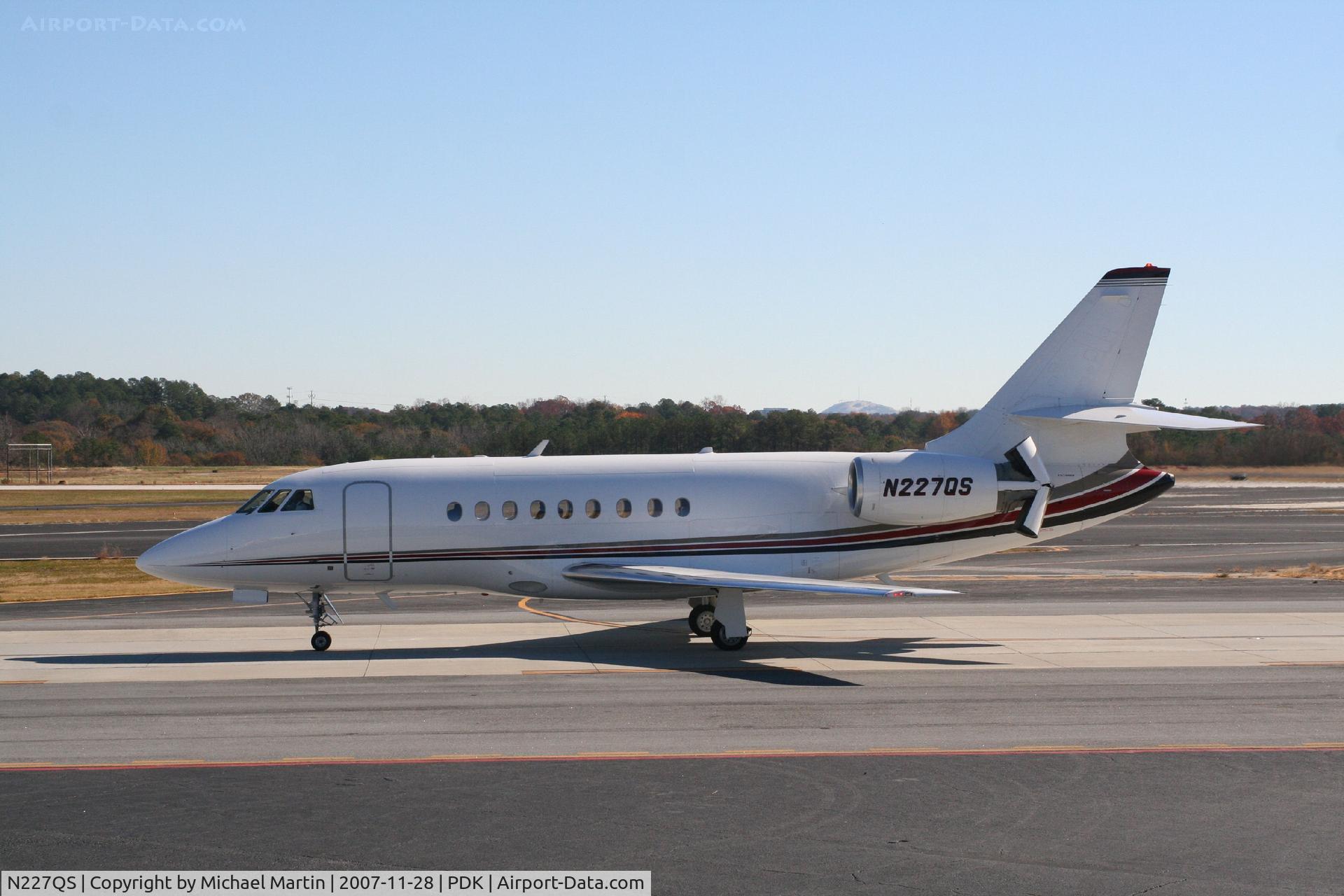 N227QS, 2000 Dassault Falcon 2000 C/N 127, Taxing to Signature Flight Services