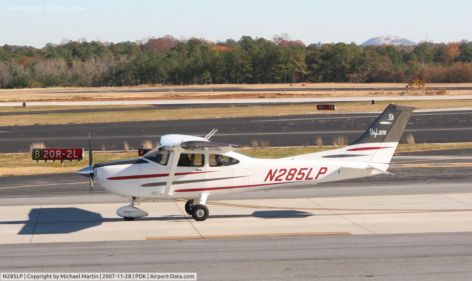 N285LP, 2003 Cessna 182T Skylane C/N 18281285, Taxing back from flight
