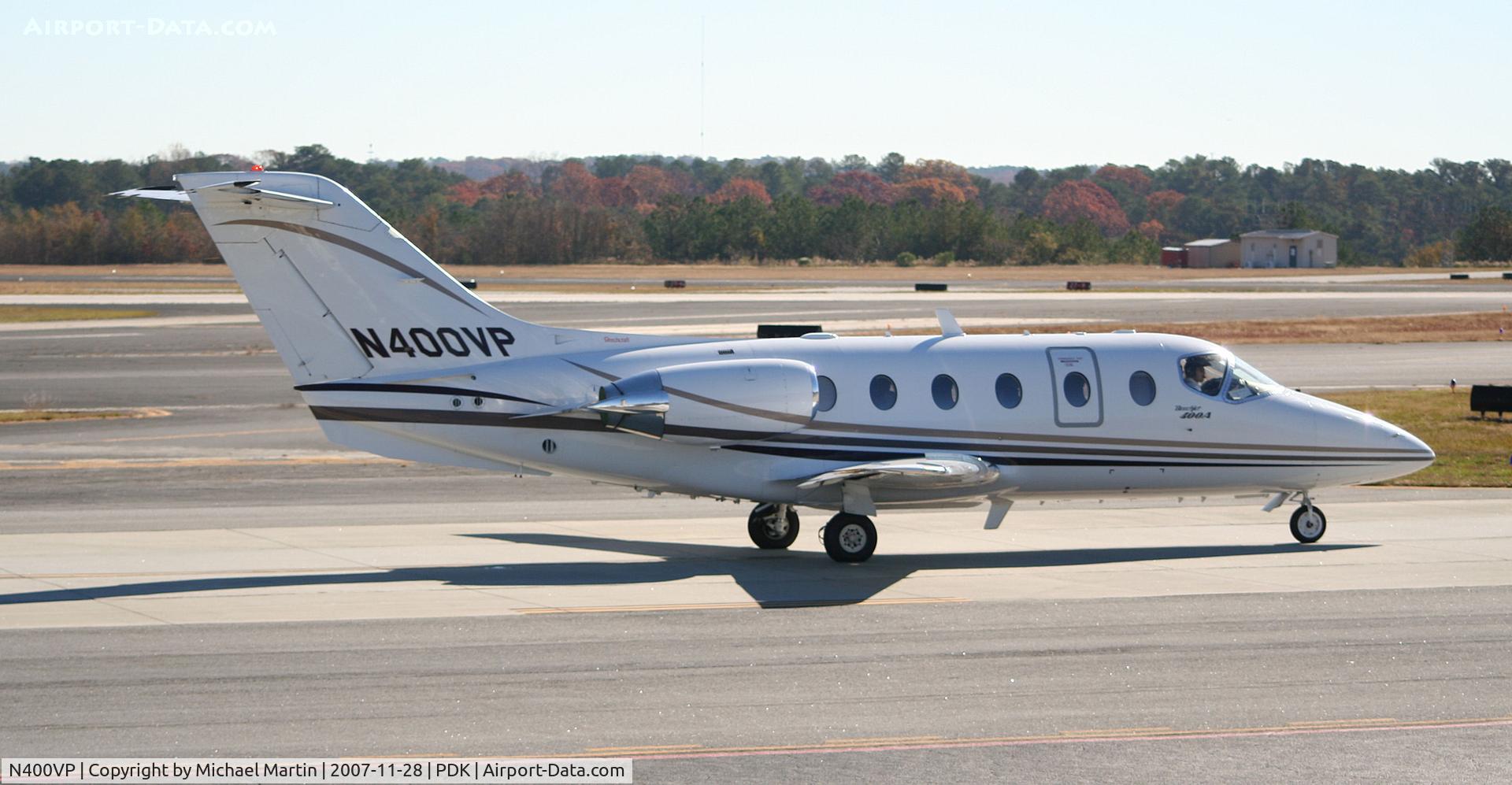 N400VP, 1996 Beech 400A Beechjet C/N RK-110, Taxing to Runway 2R