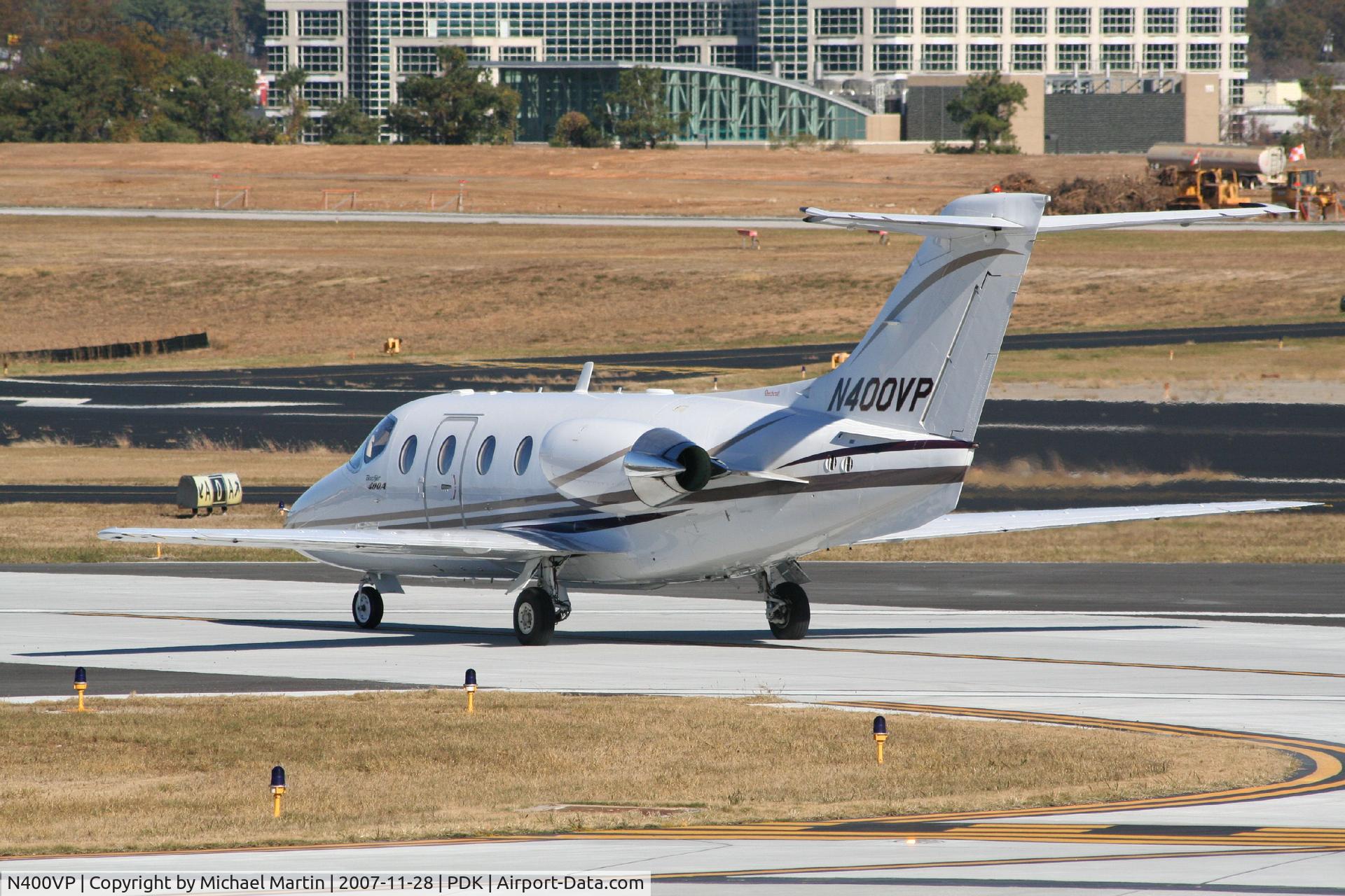 N400VP, 1996 Beech 400A Beechjet C/N RK-110, Taxing to Signature Flight Services