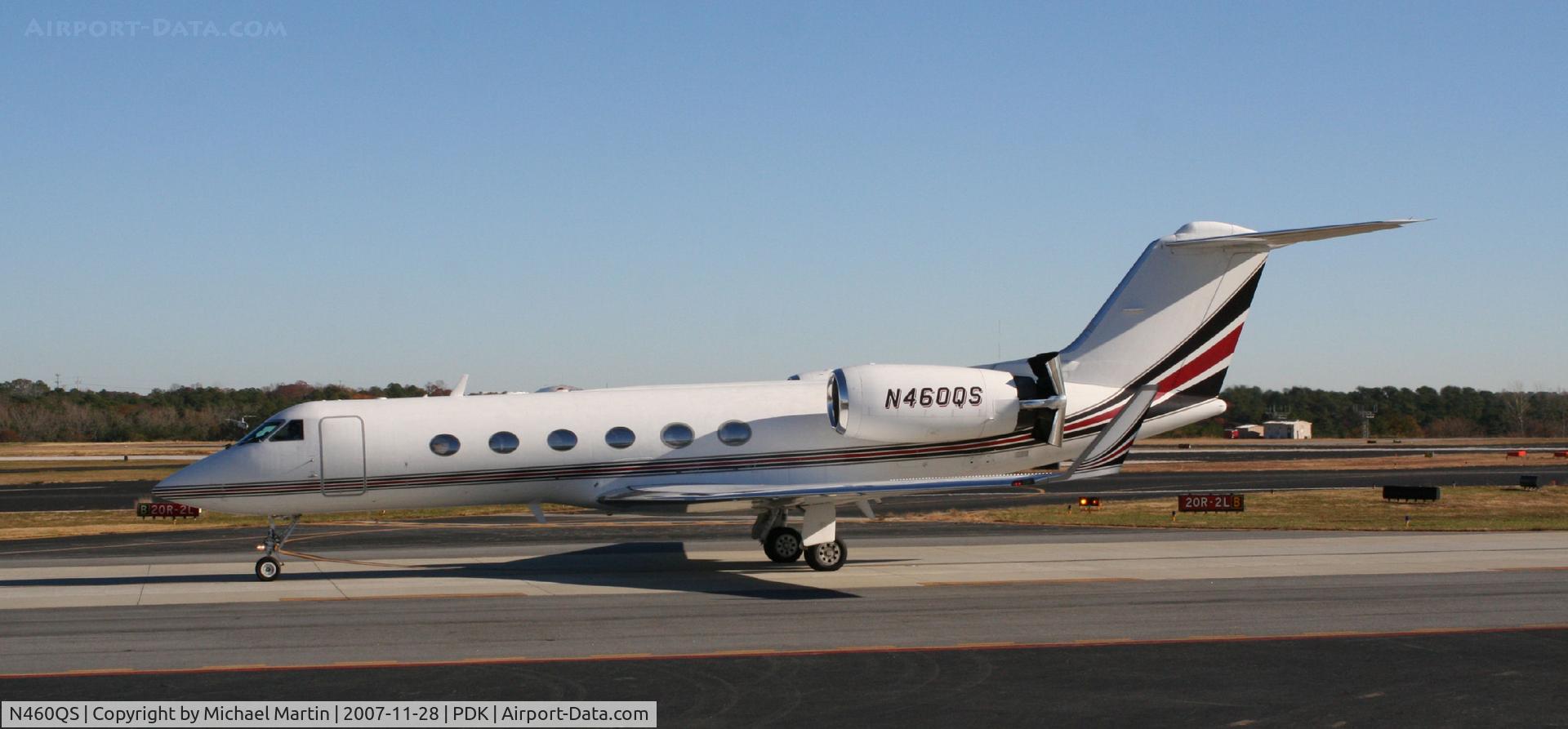N460QS, 1999 Gulfstream Aerospace G-IV C/N 1360, Taxing to Signature Flight Services