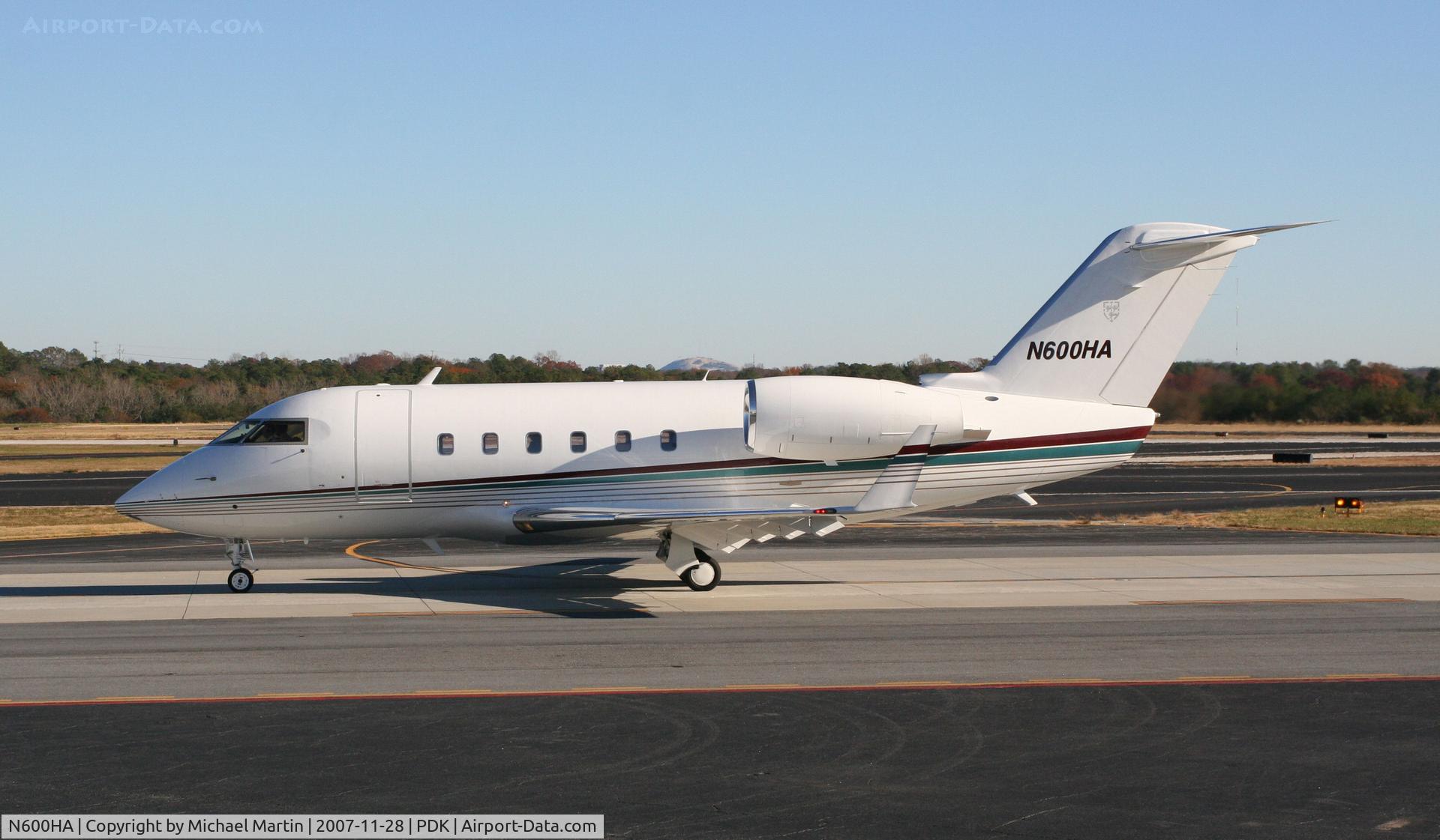 N600HA, 1982 Canadair Challenger 600S (CL-600-1A11) C/N 1071, Taxing to Runway 20L