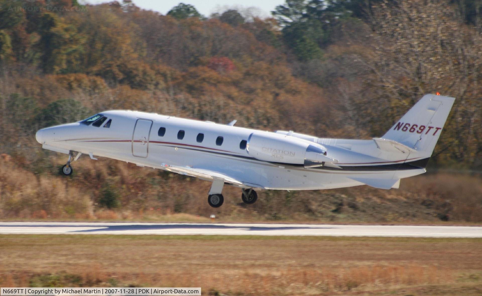 N669TT, 2007 Cessna 560XL C/N 560-5684, Departing PDK enroute to ORD