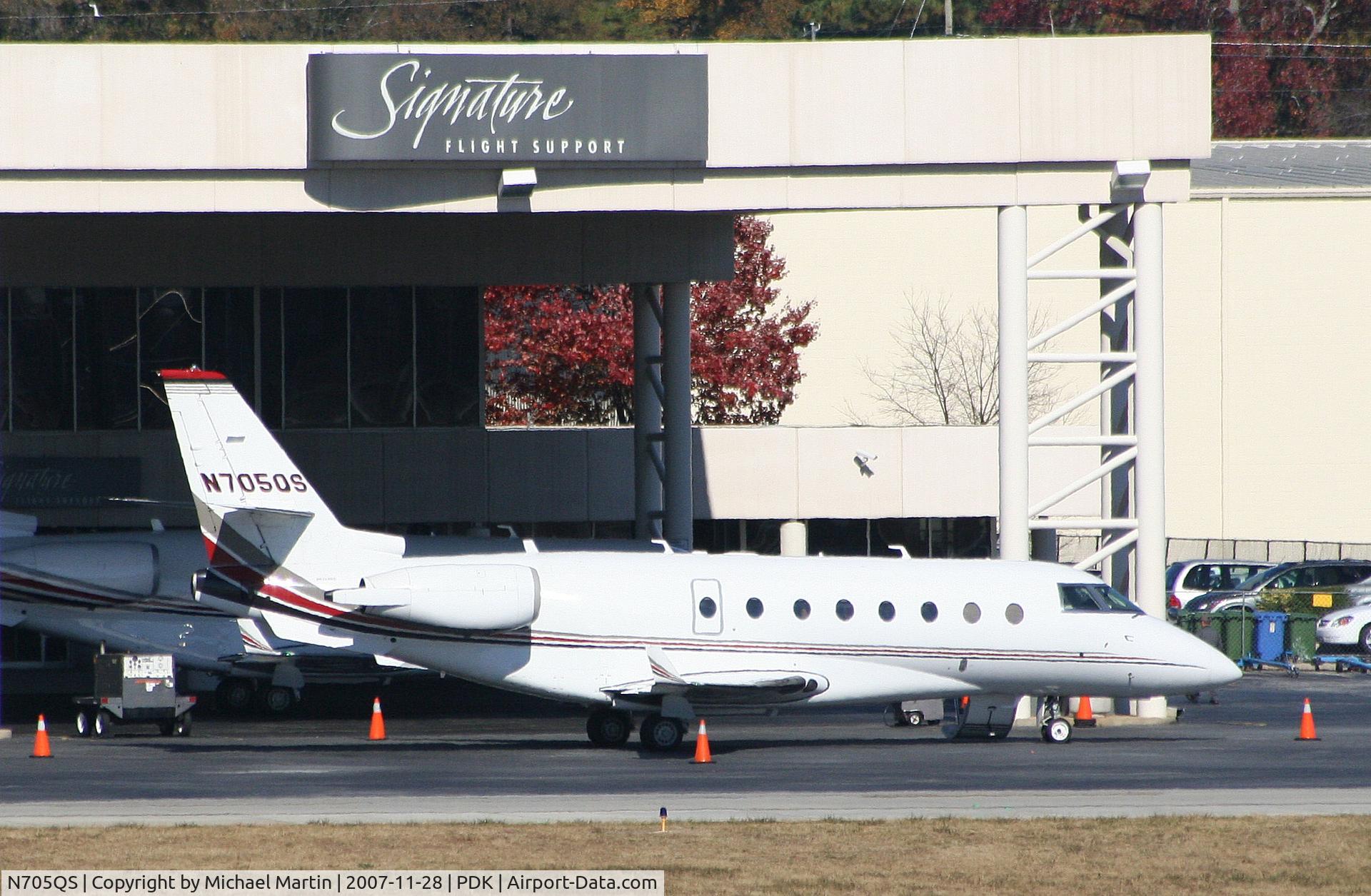 N705QS, 2002 Israel Aircraft Industries Gulfstream 200 C/N 061, NetJet 705 at Signature Air Services