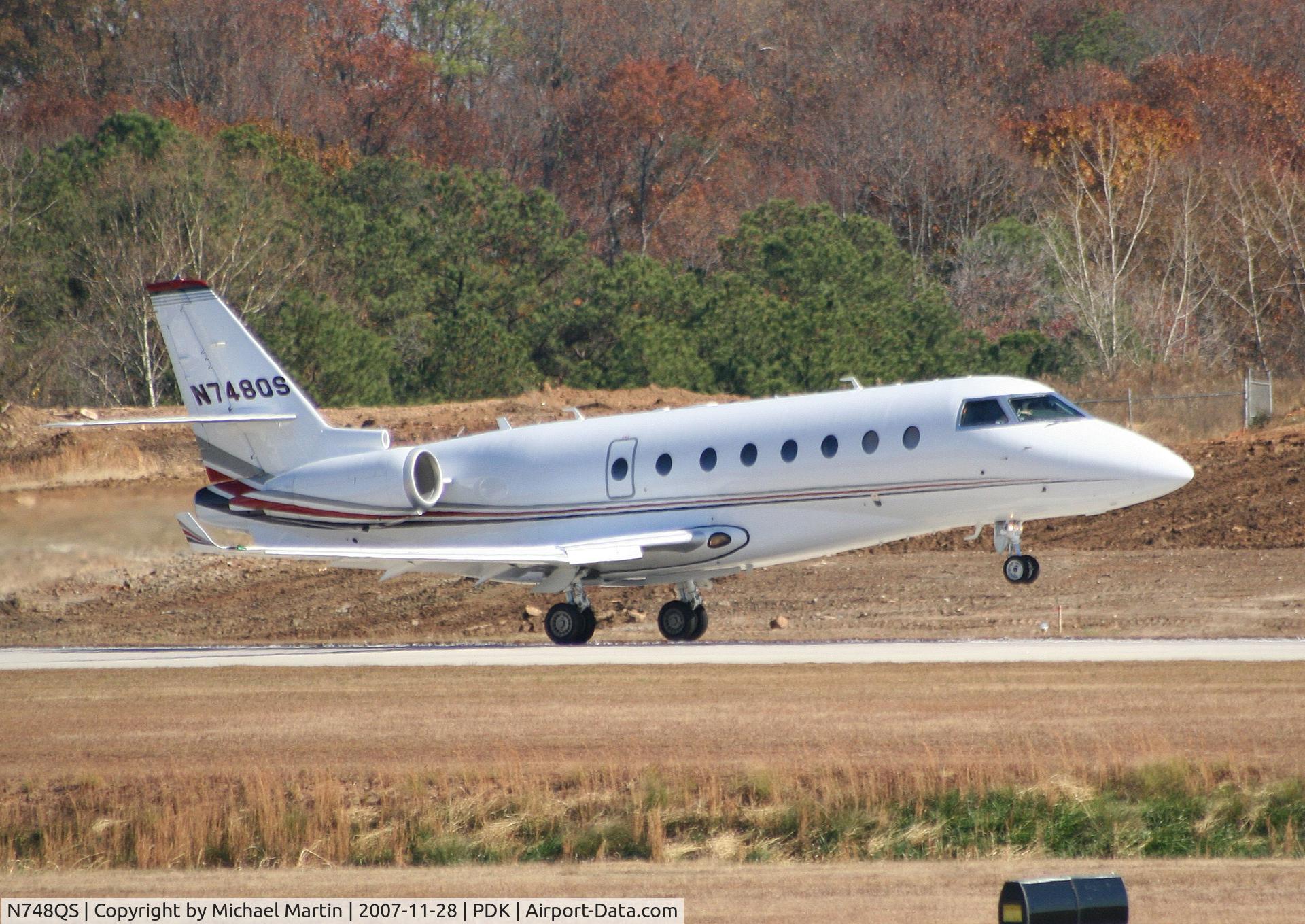 N748QS, 2006 Israel Aircraft Industries Gulfstream 200 C/N 157, Taking off from Runway 20L