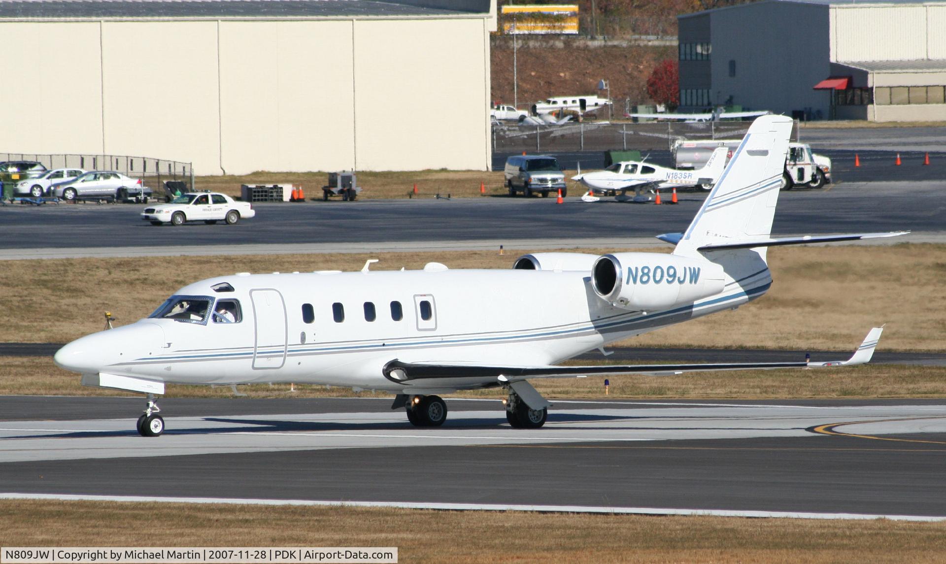 N809JW, 2001 Israel Aircraft Industries ASTRA SPX C/N 135, Taxing to Jet Fueling