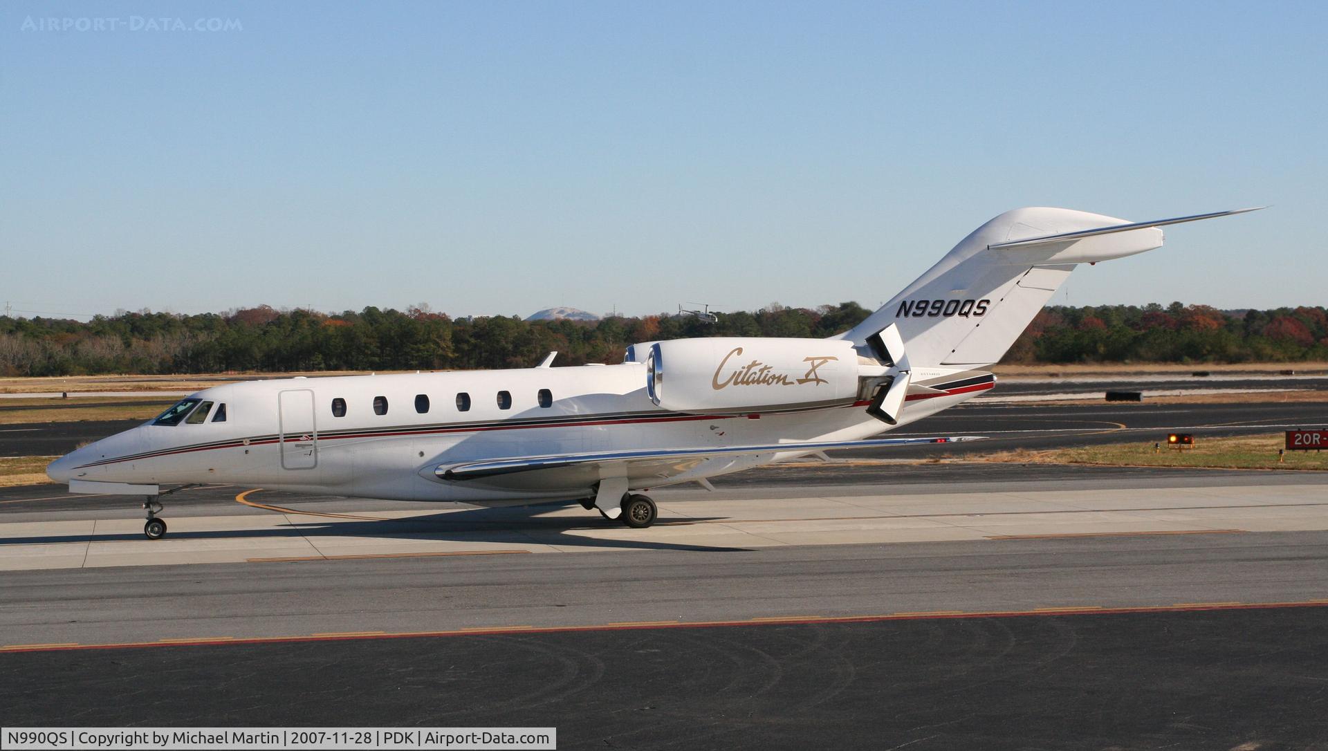N990QS, 2002 Cessna 750 Citation X C/N 750-0190, Taxing to Signature Flight Services
