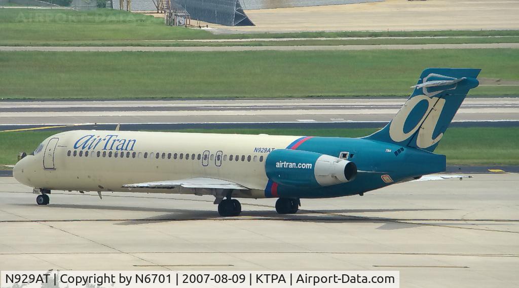 N929AT, 2000 Boeing 717-200 C/N 55075, From the parking garage