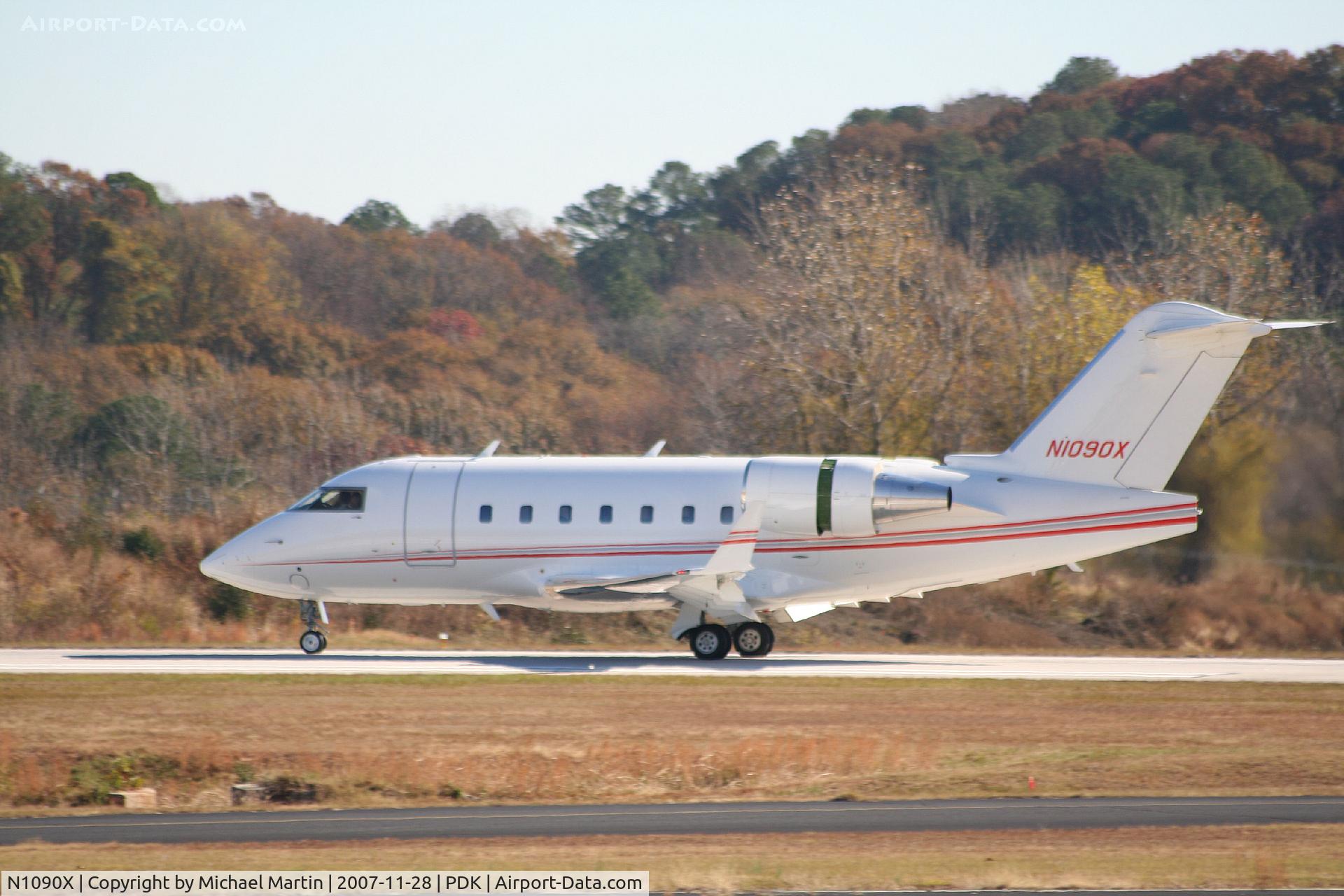 N1090X, 2004 Bombardier Challenger 604 (CL-600-2B16) C/N 5576, Landing Runway 2R