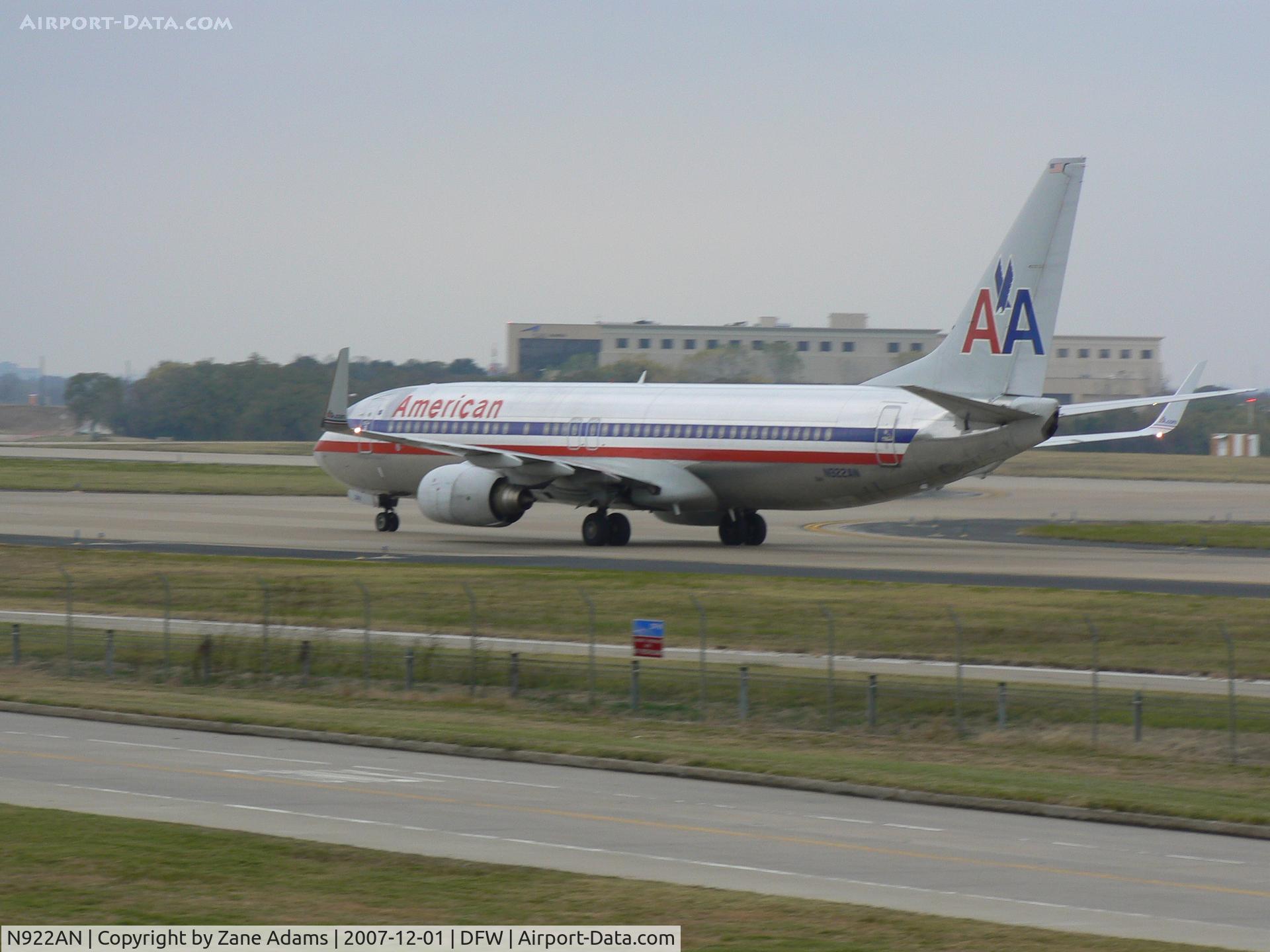 N922AN, 1999 Boeing 737-823 C/N 29523, American Airlines - Taxiway A / Runway 13R