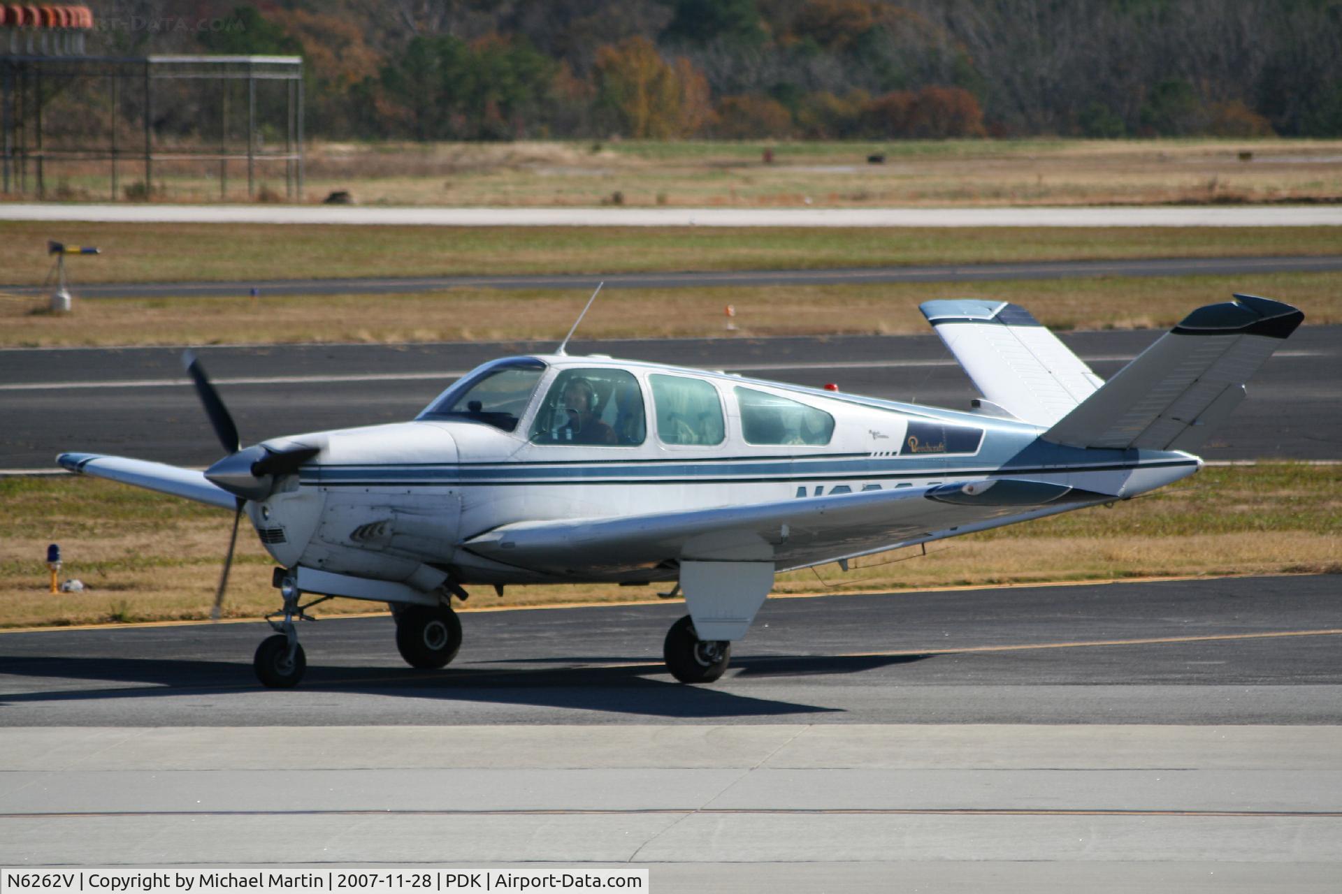 N6262V, 1967 Beech V35 Bonanza C/N D-8592, Taxing to Run Up Area