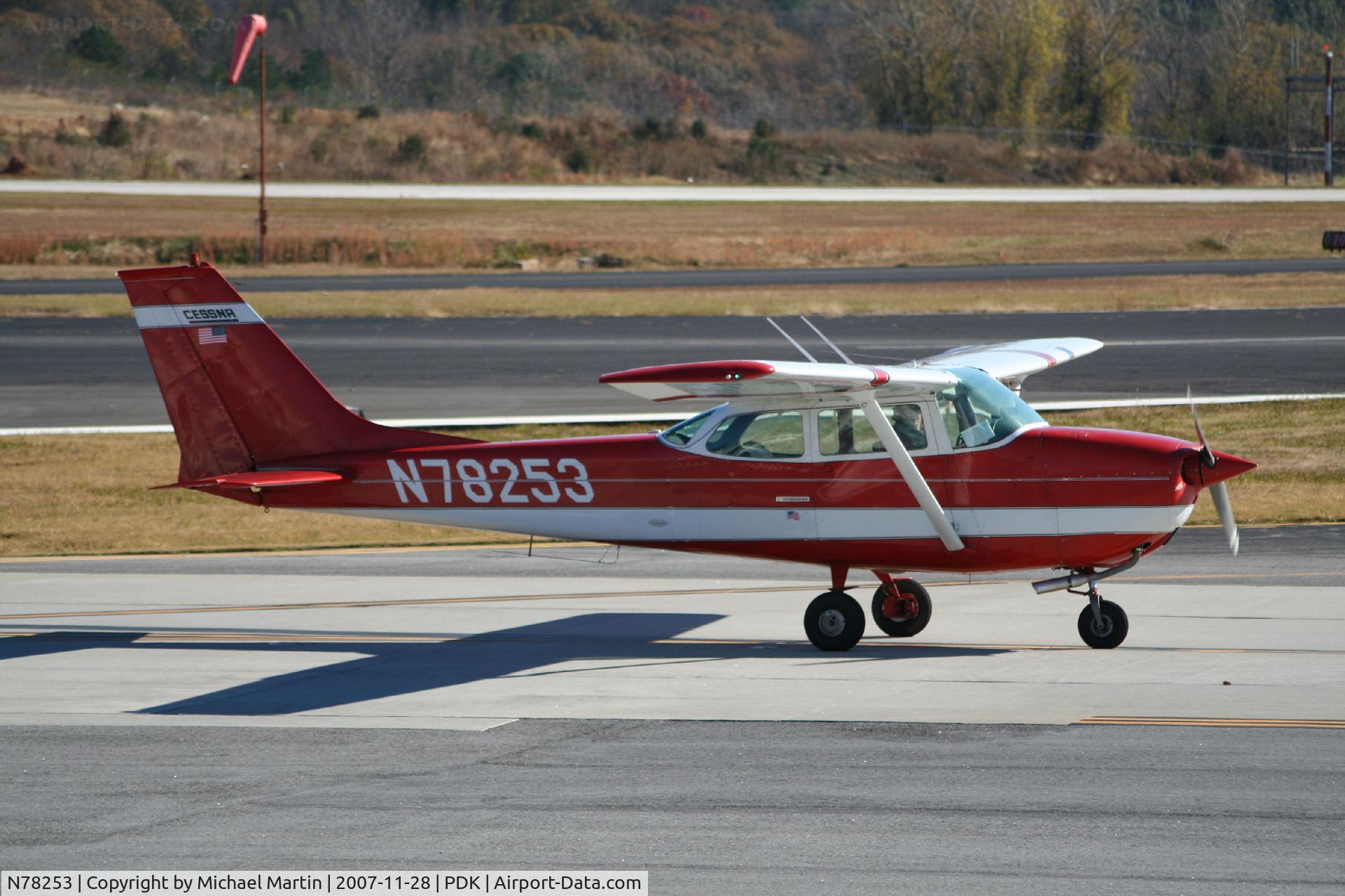 N78253, 1968 Cessna 172K Skyhawk C/N 17257546, Taxing to Runway 2L