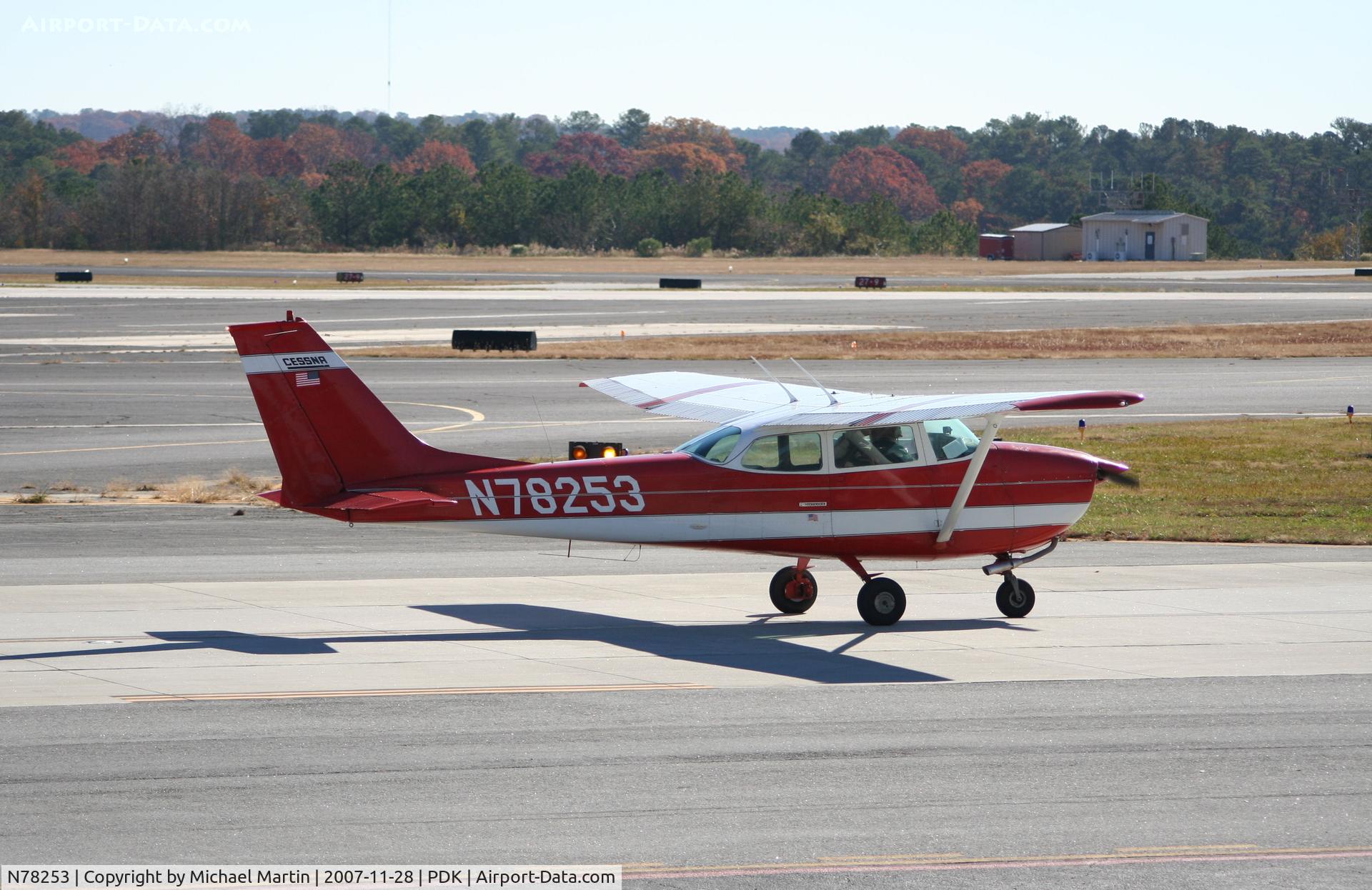 N78253, 1968 Cessna 172K Skyhawk C/N 17257546, Taxing to Runway 2L