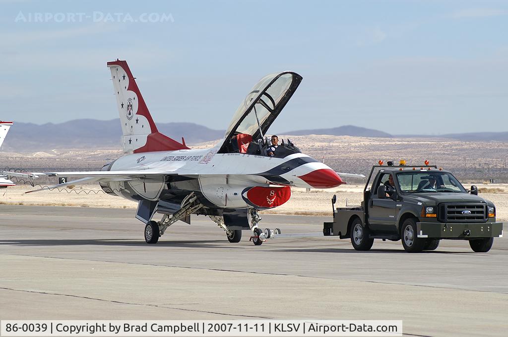86-0039, 1986 General Dynamics F-16D Fighting Falcon C/N 5D-43, United States - US Air Force (USAF) - General Dynamics F-16D Fighting Falcon - Thunderbird No. 8