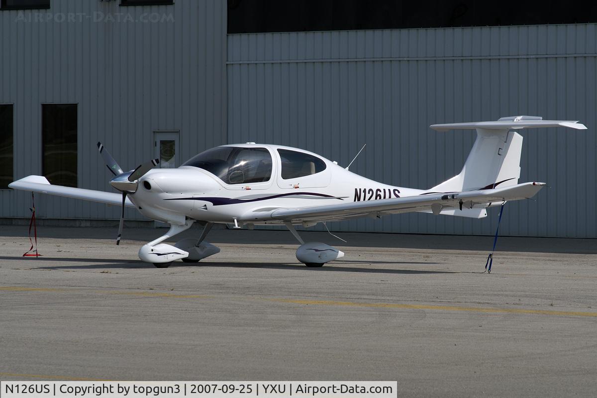 N126US, 2007 Diamond DA-40 Diamond Star C/N 40.826, Parked by Diamond Flight Centre.