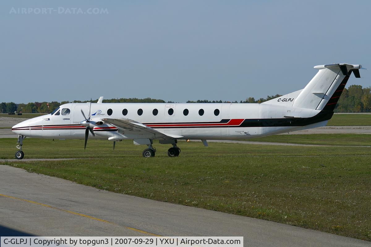 C-GLPJ, 1990 Beech 1900C C/N UC-139, Taxiing on alpha after landing on RWY15.