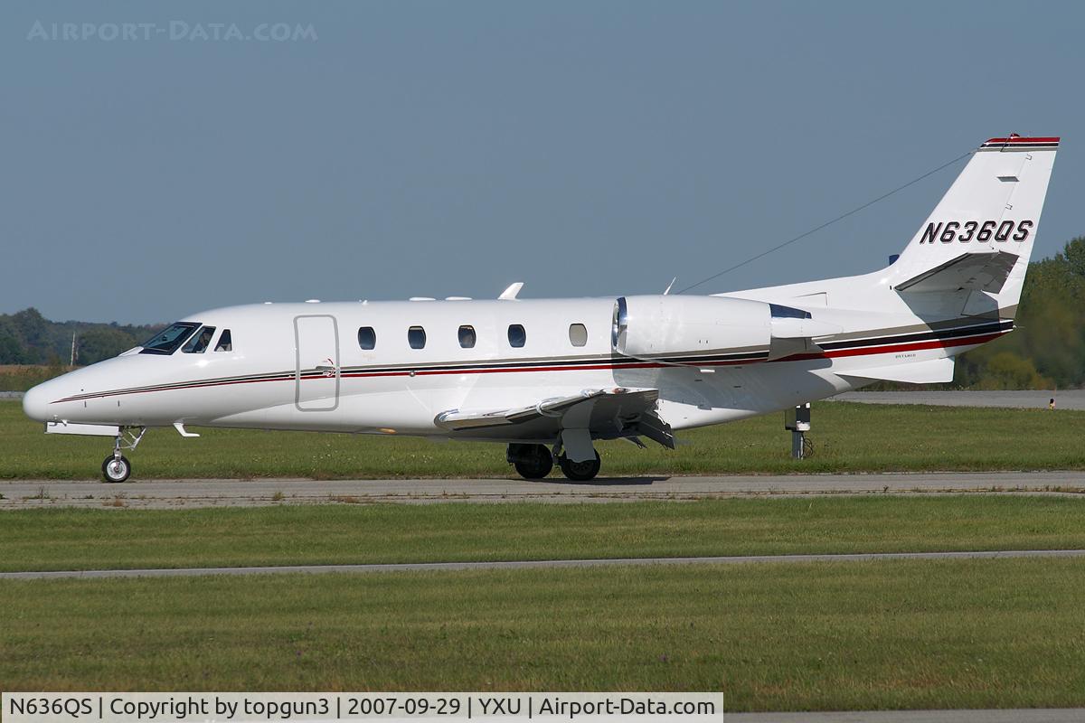 N636QS, 2002 Cessna 560XL Citation Excel C/N 560-5304, Taxiing on Golf