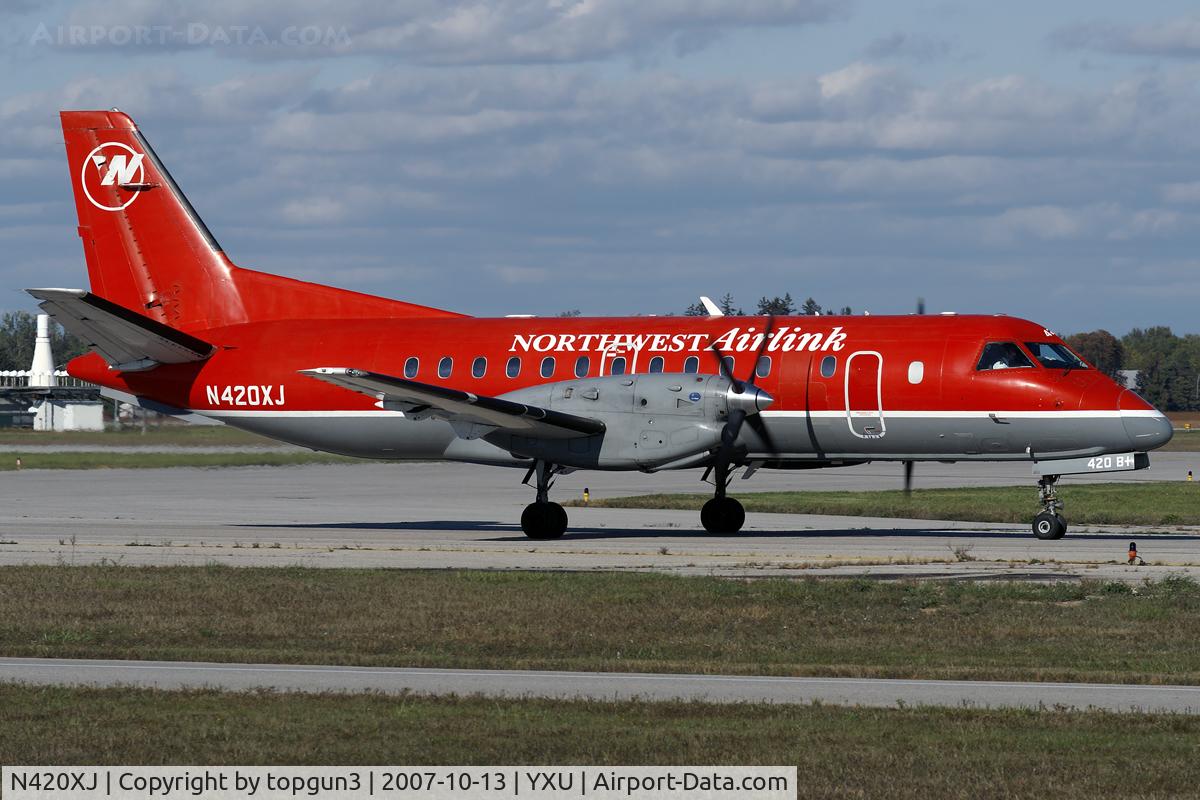 N420XJ, 1997 Saab 340B+ C/N 340B-420, Taxiing on Golf.