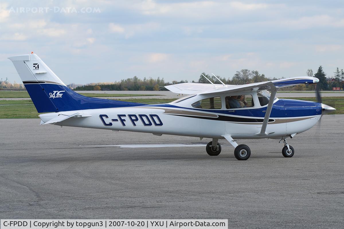 C-FPDD, 2004 Cessna T182T Turbo Skylane C/N T18208330, Getting ready for departure.