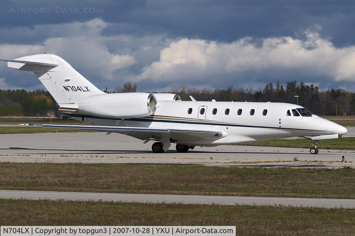 N704LX, 1999 Cessna 750 Citation X Citation X C/N 750-0091, Taxiing on Golf for departure.