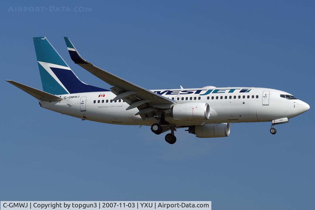 C-GMWJ, 2006 Boeing 737-7CT C/N 35985, Short final for RWY15.