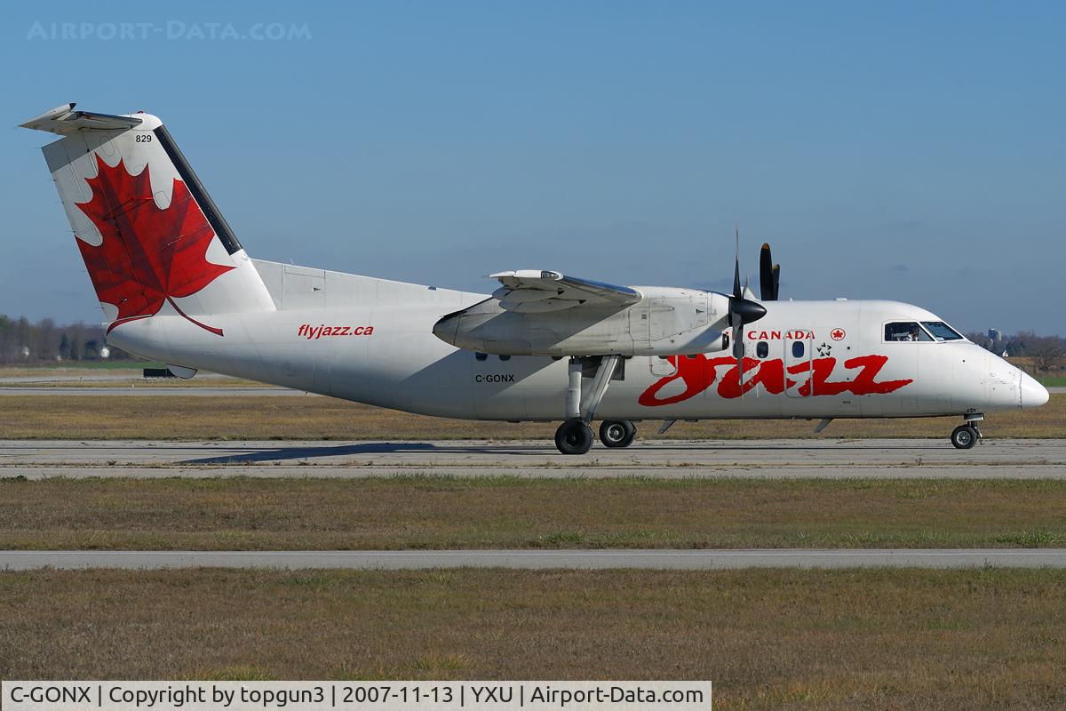 C-GONX, 1988 De Havilland Canada DHC-8-102 Dash 8 C/N 118, Taxiing on Golf.