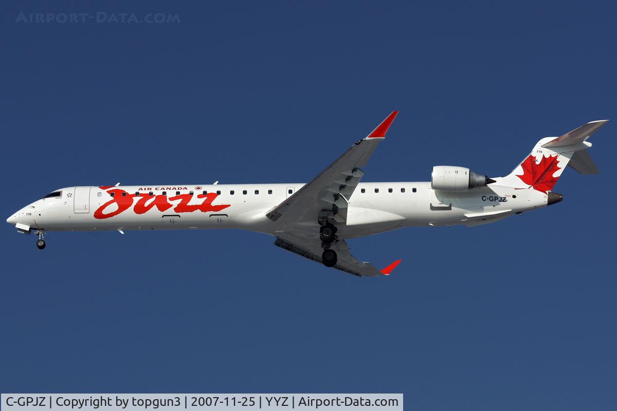 C-GPJZ, 2005 Canadair CRJ-705ER (CL-600-2D15) Regional Jet C/N 15055, Short final for RWY24R.