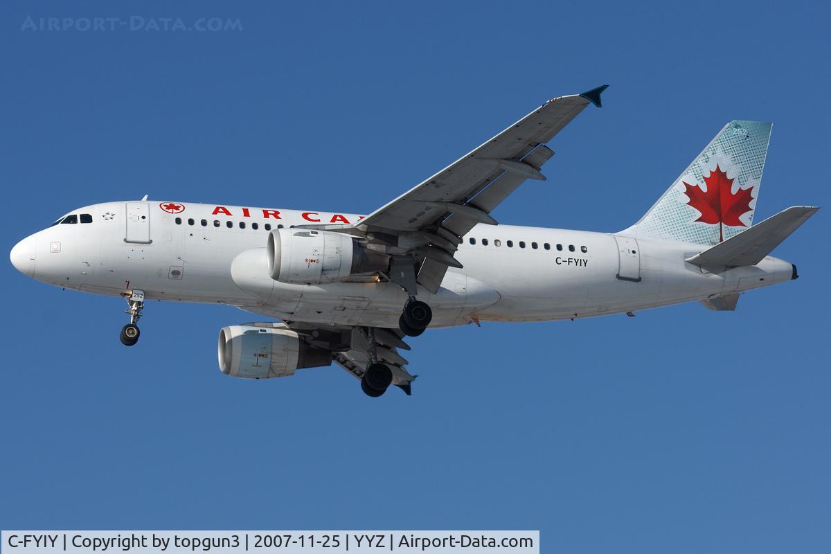 C-FYIY, 1996 Airbus A319-114 C/N 634, Short final for RWY24R.
