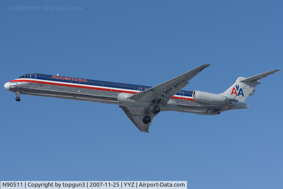 N90511, 1989 McDonnell Douglas MD-82 (DC-9-82) C/N 49805, Short final for RWY24R.