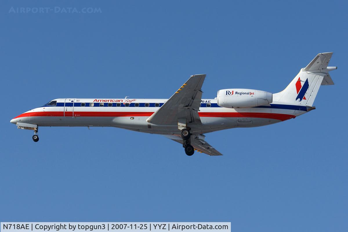 N718AE, 2000 Embraer ERJ-135LR (EMB-135LR) C/N 145275, Short final for RWY24R.