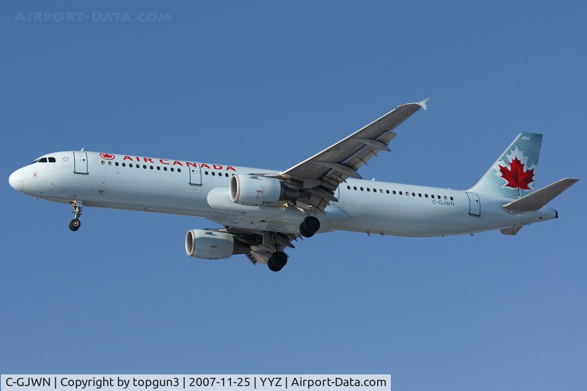 C-GJWN, 2002 Airbus A321-211 C/N 1783, Short final for RWY24R.