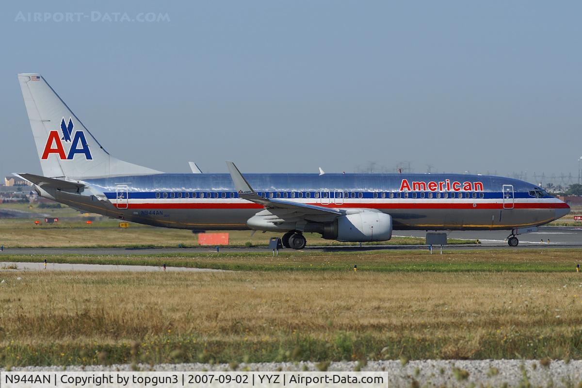 N944AN, 2000 Boeing 737-823 C/N 29535, Taxiing for departure via RWY23.