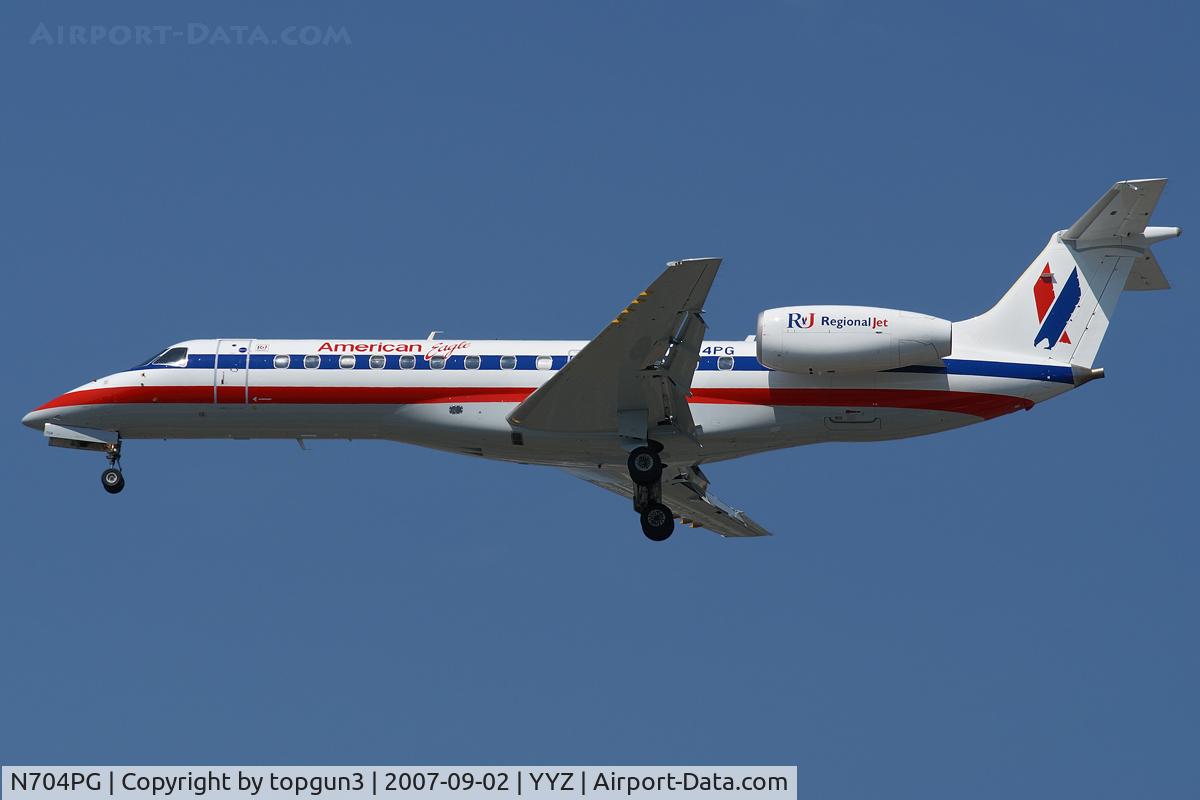 N704PG, 1999 Embraer ERJ-135LR (EMB-135LR) C/N 145174, short final for 24R.