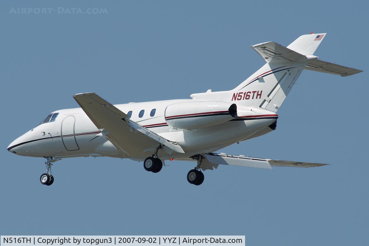 N516TH, 1999 Raytheon Hawker 800XP C/N 258418, Short final for RWY24L.