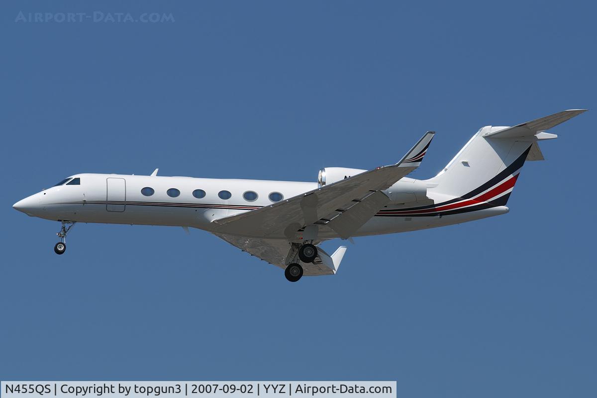 N455QS, 2007 Gulfstream Aerospace GIV-X (G450) C/N 4074, Short final for RWY24L.