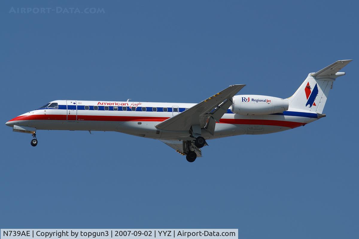 N739AE, 2001 Embraer ERJ-135LR (EMB-135LR) C/N 145402, Short final for RWY24L.