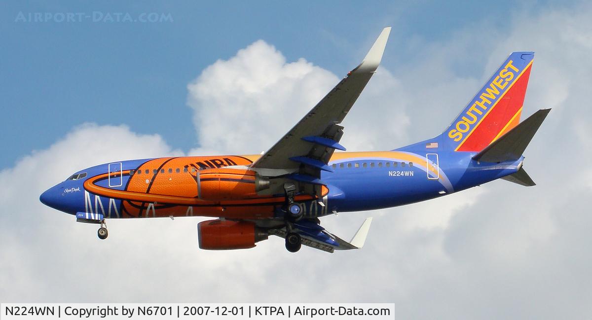 N224WN, 2005 Boeing 737-7H4 C/N 32493, 36l