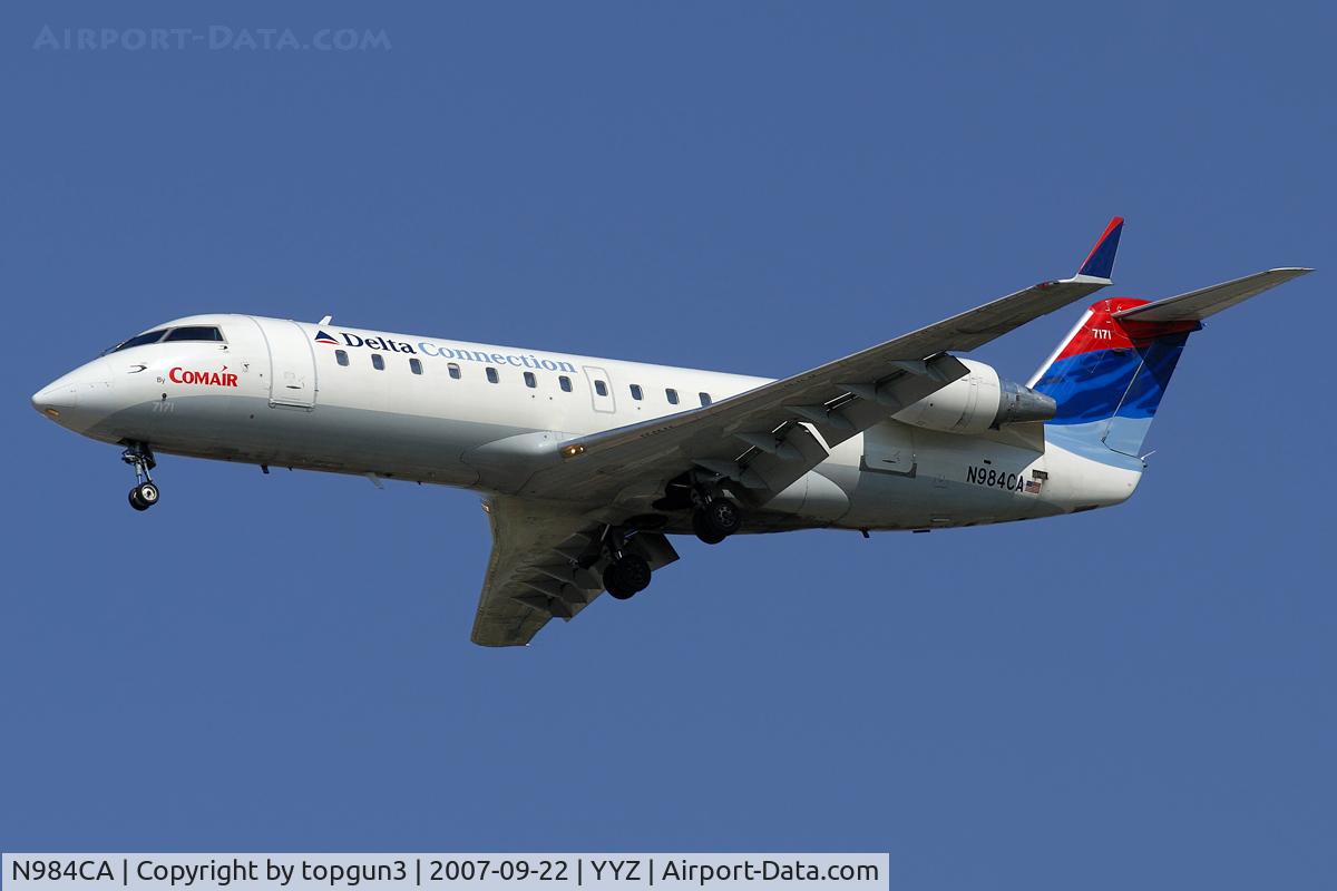 N984CA, 1997 Canadair CRJ-100ER (CL-600-2B19) C/N 7171, Short final for RWY24R.