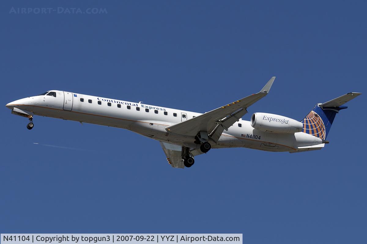 N41104, 2002 Embraer ERJ-145XR (EMB-145XR) C/N 145646, Short final for RWY24R.