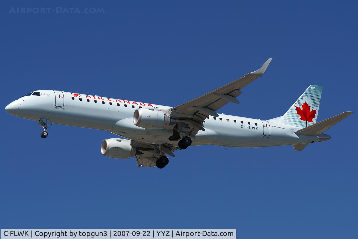 C-FLWK, 2007 Embraer 190AR (ERJ-190-100IGW) C/N 19000096, Short final for RWY24R.