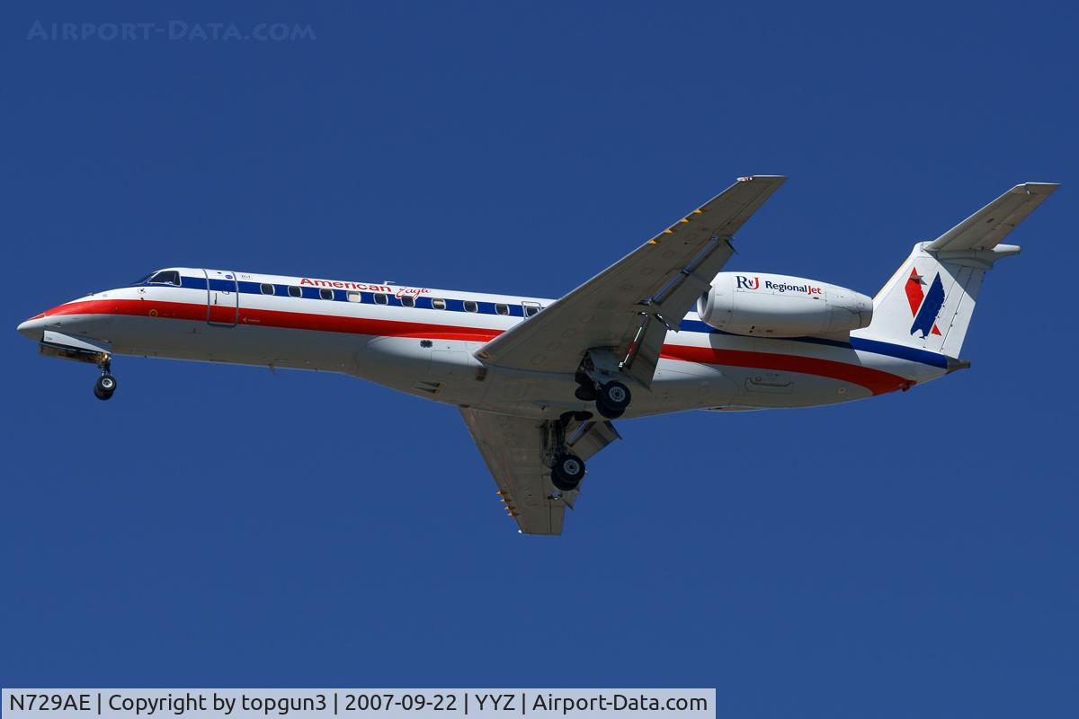 N729AE, 2000 Embraer ERJ-135LR (EMB-135LR) C/N 145343, Short final for RWY24R.