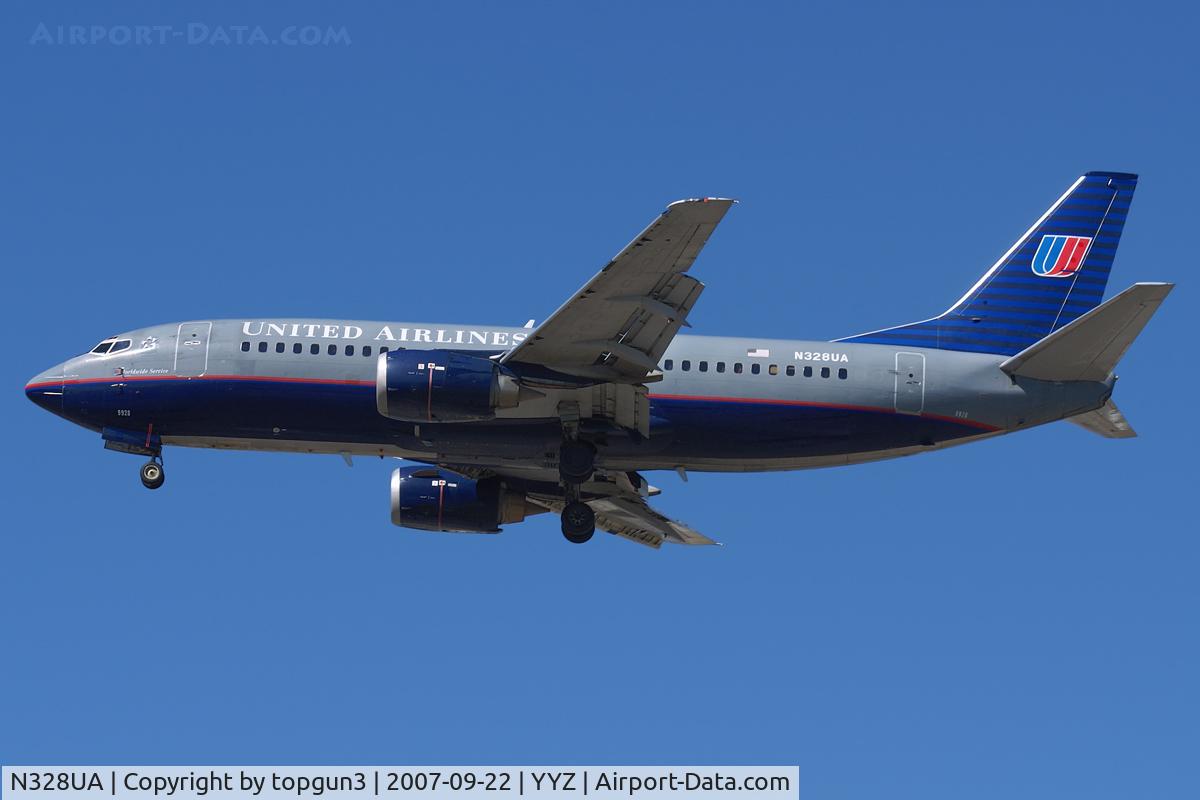 N328UA, 1988 Boeing 737-322 C/N 24148, Short final for RWY24R.