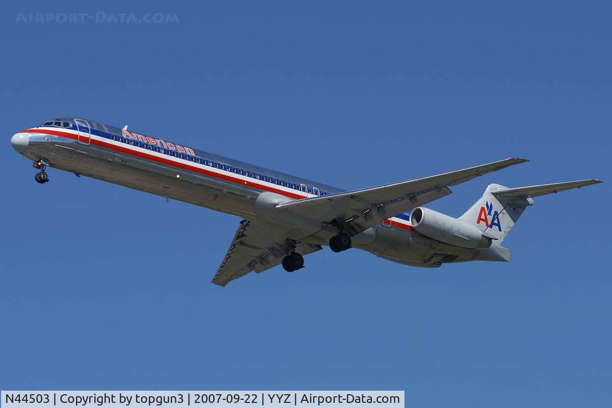 N44503, 1989 McDonnell Douglas MD-82 (DC-9-82) C/N 49797, Short final for RWY24R.